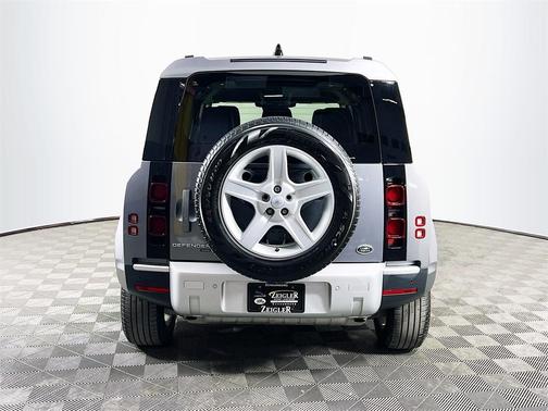 2022 Land Rover Defender 110 SE