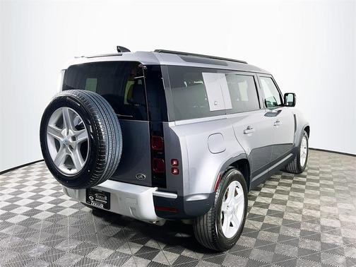 2022 Land Rover Defender 110 SE