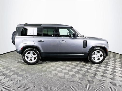 2022 Land Rover Defender 110 SE