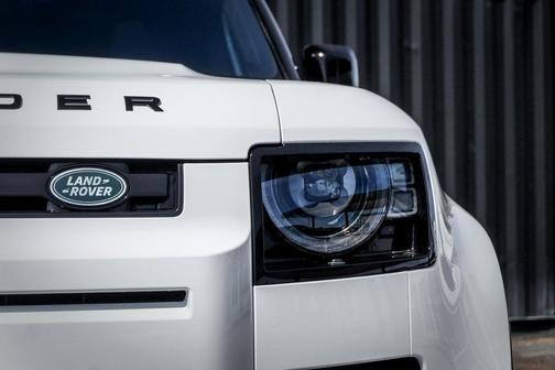2025 Land Rover Defender P300
