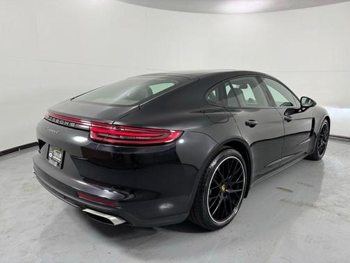 Jet Black Metallic 2019 Porsche Panamera 4