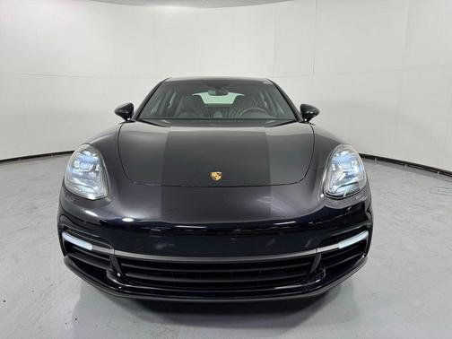 Jet Black Metallic 2019 Porsche Panamera 4