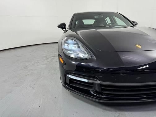 Jet Black Metallic 2019 Porsche Panamera 4
