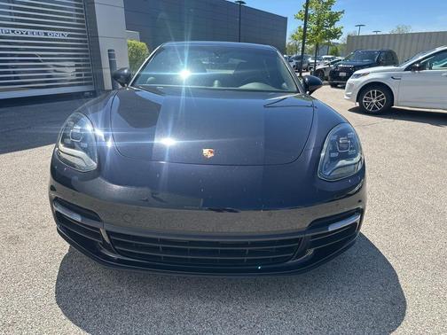 Jet Black Metallic 2019 Porsche Panamera 4