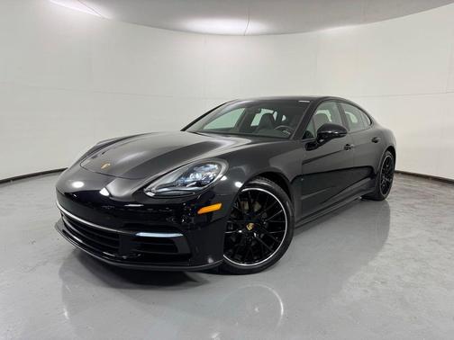 Jet Black Metallic 2019 Porsche Panamera 4