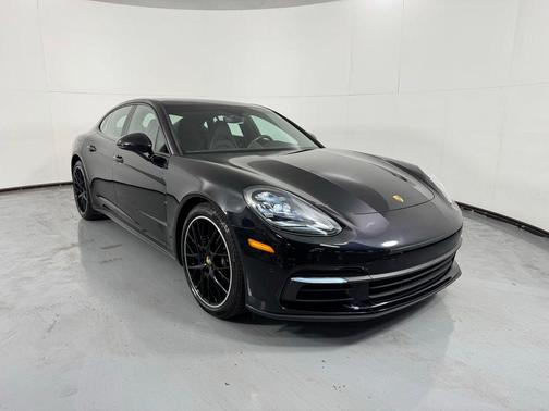 Jet Black Metallic 2019 Porsche Panamera 4