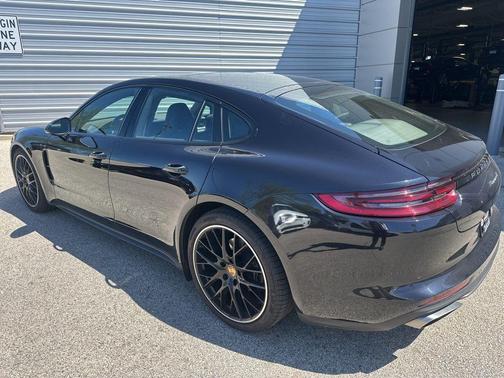 Jet Black Metallic 2019 Porsche Panamera 4