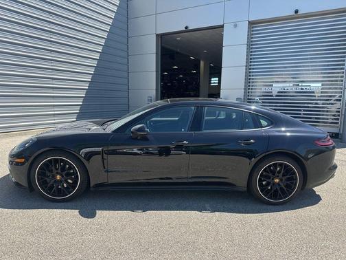 Jet Black Metallic 2019 Porsche Panamera 4