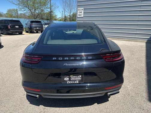 Jet Black Metallic 2019 Porsche Panamera 4
