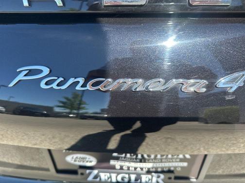 Jet Black Metallic 2019 Porsche Panamera 4