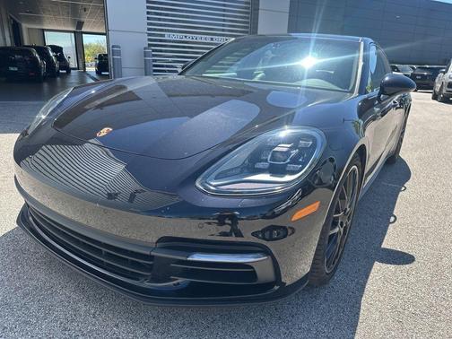 Jet Black Metallic 2019 Porsche Panamera 4