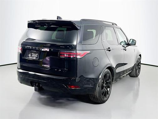 2025 Land Rover Discovery P300 Dynamic SE