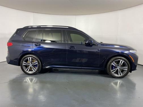 2022 BMW X7 M50i