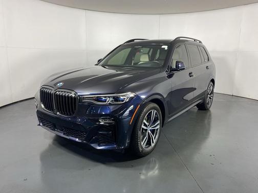 2022 BMW X7 M50i