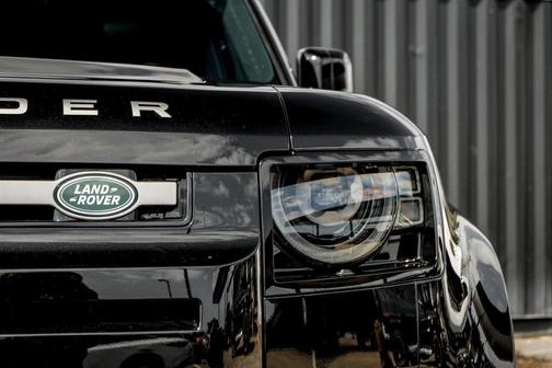 2025 Land Rover Defender P400 X-Dynamic SE