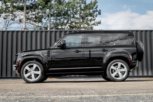 2025 Land Rover Defender P400 X-Dynamic SE