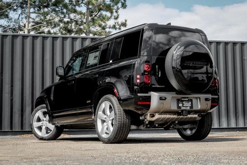 2025 Land Rover Defender P400 X-Dynamic SE
