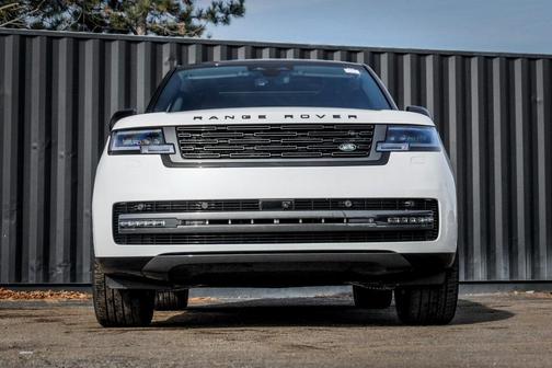 2025 Land Rover Range Rover P550e SE