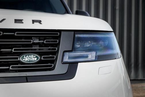 2025 Land Rover Range Rover P550e SE