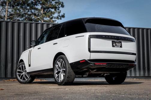 2025 Land Rover Range Rover P550e SE