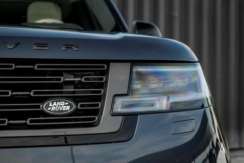 2025 Land Rover Range Rover P550e SE