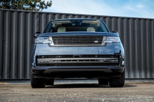 2025 Land Rover Range Rover P550e SE