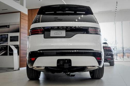 2025 Land Rover Discovery P360 Dynamic SE