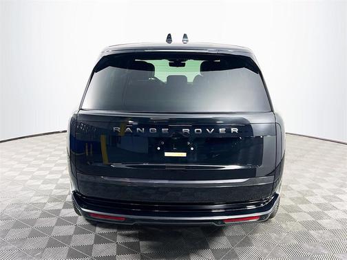 2024 Land Rover Range Rover P530 SE