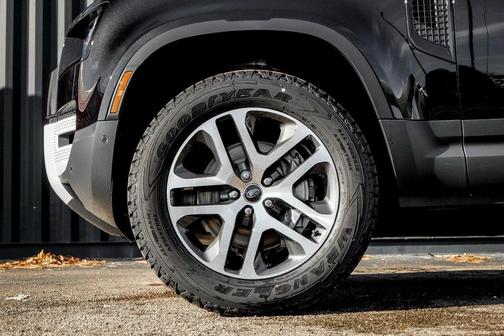 2025 Land Rover Defender P400 S