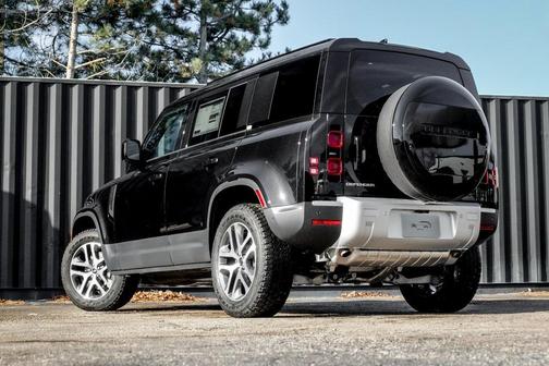 2025 Land Rover Defender P400 S
