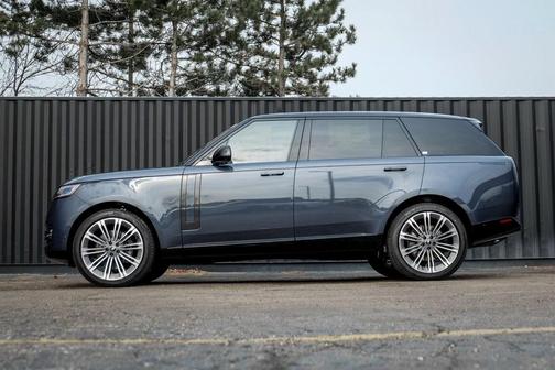 2025 Land Rover Range Rover P530 SE 7 Seat