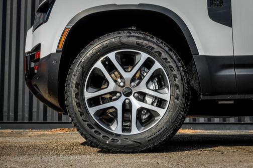 Fuji White 2026 Land Rover Defender P300 S