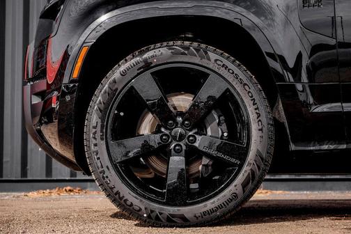 Santorini Black 2026 Land Rover Defender P400 X-Dynamic SE