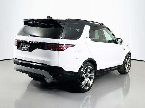 Fuji White 2025 Land Rover Discovery P360 Metropolitan Edition