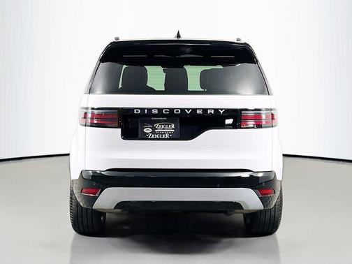 Fuji White 2025 Land Rover Discovery P360 Metropolitan Edition