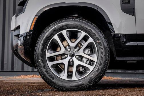 2026 Land Rover Defender P400 X-Dynamic SE