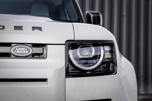 2026 Land Rover Defender P400 X-Dynamic SE