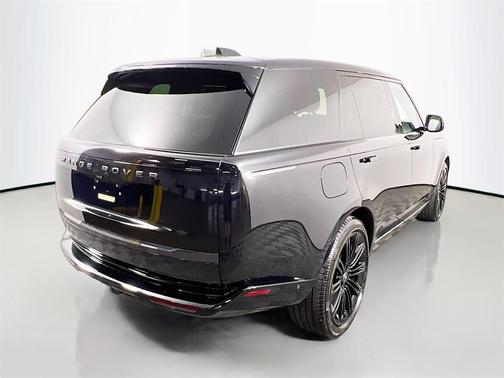 2025 Land Rover Range Rover P400 SE 7 Seat