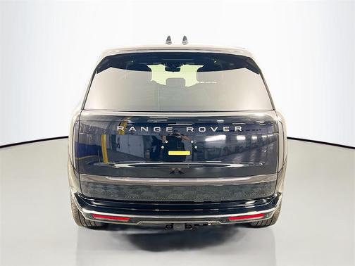 2025 Land Rover Range Rover P400 SE 7 Seat