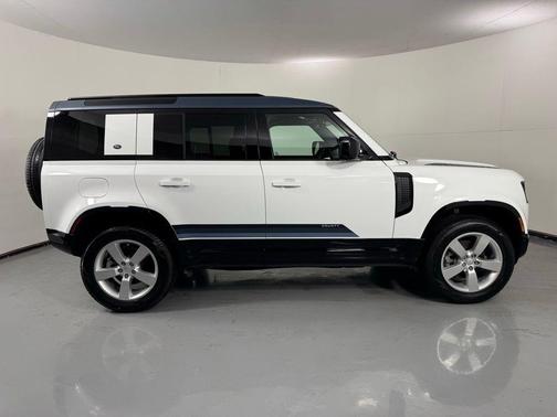 Fuji White 2024 Land Rover Defender P300