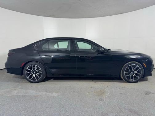 2025 BMW 740 i xDrive