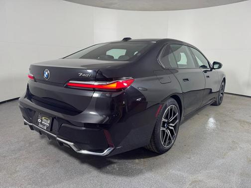 2025 BMW 740 i xDrive