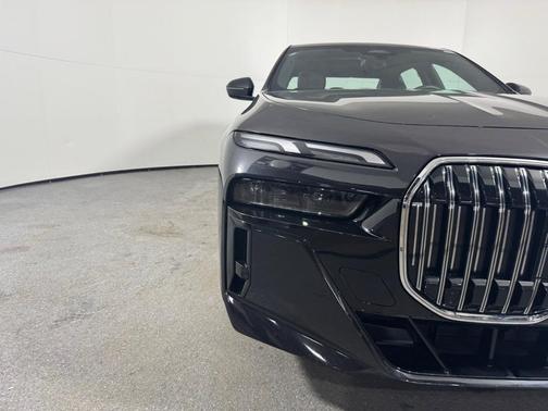 2025 BMW 740 i xDrive