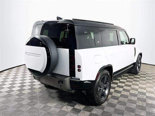 2024 Land Rover Defender P400 X-Dynamic SE