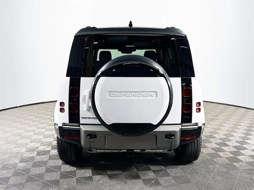 2024 Land Rover Defender P400 X-Dynamic SE