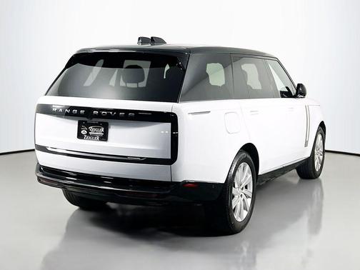 Fuji White 2025 Land Rover Range Rover P400 SE 7 Seat