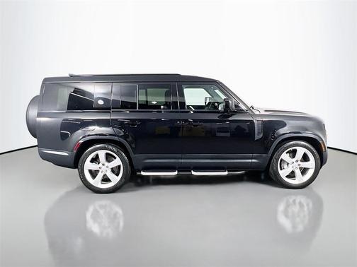 2023 Land Rover Defender SE