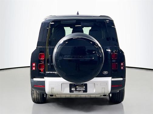 2023 Land Rover Defender SE