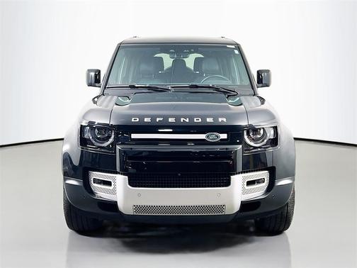 2023 Land Rover Defender SE