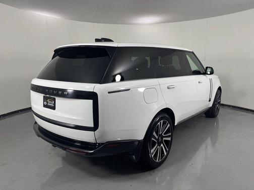Fuji White 2025 Land Rover Range Rover P400 SE 7 Seat